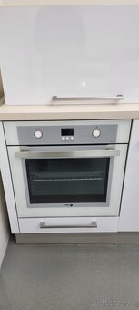 Kuchyňa zo spotrebičmi a ostrovom - 2
