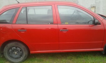 Červené diely Škoda Fabia 1,žltý blatník,čierny nárazník - 2