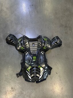 Hrudný chránič monster - 2