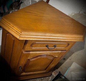 Rohová drevená skrinka - 2