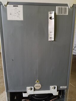 Malá chladnička, staršia, funkčná - 2