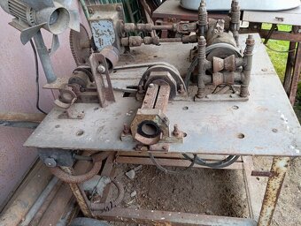 Stroj na výrobu nasad. - 2