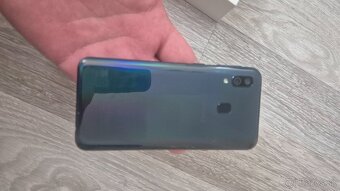 Samsung A40 - 2