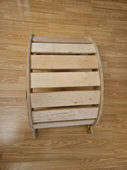 Drevená hojdačka s hrázdou - 2