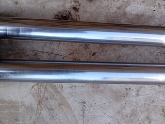 Predám tieto 2 dvojčinné rovnaké piestnice - 2