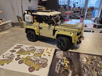 Technic Land Rover Defender - 2573 dielikov - 2