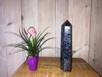 Predám Merlinit obelisk 2300g - 2