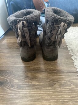 Guess Cizmy Velkost 37 - 2