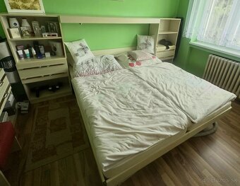 Manželská posteľ s matracmi a nočnými stolíkmi - 2