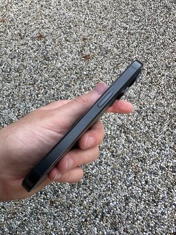 iPhone 15 pro - baterie 98% - 2
