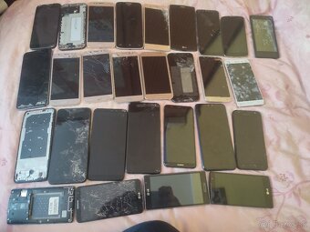 Predám mobily ná náhradné diely - 2