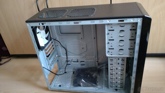 Predám skrinku Cooler Master Elite 370 - 2