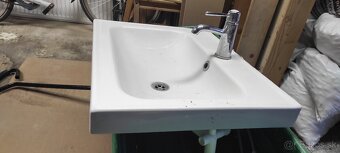 Na predaj staršie keramické umývadlo - 2