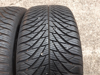 215/40 R17  -2 kusy celoročné (nové) - 2