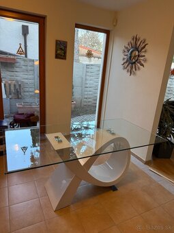 Dizajnový jedálenský stôl - 2