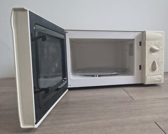 Mikrovlnná rúra Samsung 800W - 2