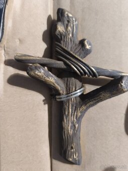 Predám nový kovový vešiak - 2