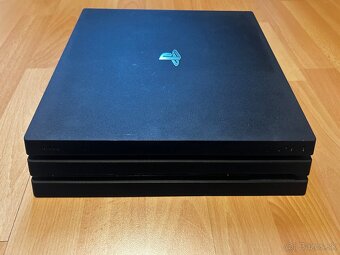 predám PS4 pro + 8 hier - 2