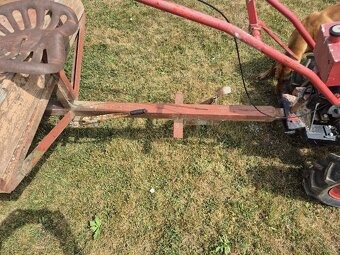 Malotraktor z vlečkou - 2