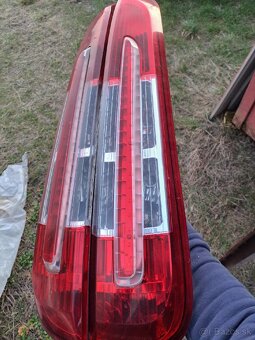 Predam ford c-max FACELIFT  zadne  svetlo - 2