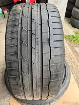 225/35R19 - 2