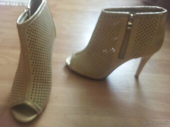Lodicky S.Leone, Vanessa, Prada a tenisky Nike - 2