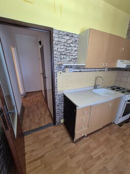 1-IZBOVÝ BYT S BALKÓNOM V KN. - 2