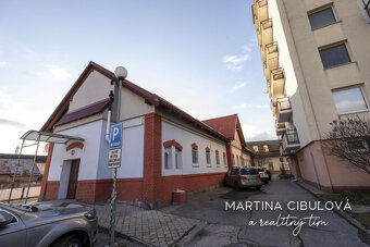 Na prenájom sú obchodne priestory, obchod s parkovaním vo Zv - 2