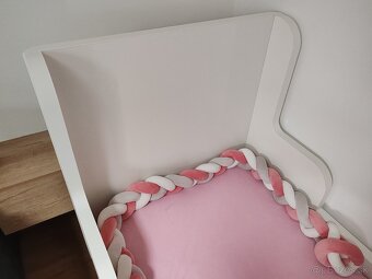 Busunge rastuca postel IKEA s matracom - 2