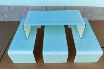 Podstavec zo skla . - 2