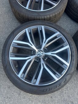 5x112 R19 245/40/19 Pirelli Passat Alltrack - 2