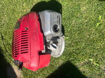Motor z kosačky HONDA - 2