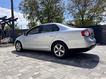 Volkswagen Jetta 1.9Tdi 77kw SR - 2