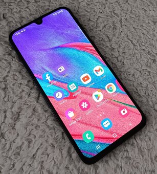 Samsung Galaxy A40 - 2