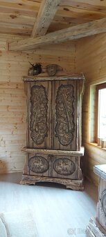 Drevená skriňa Pólovnicke motívy V-220cm,Š-120cm,hl.55 - 2