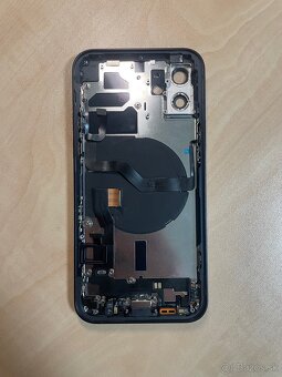 NOVÝ Housing iPhone 12 black - 2