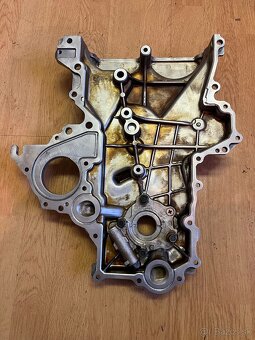 Kryt rozvodov s olejovým čerpadlom - 2