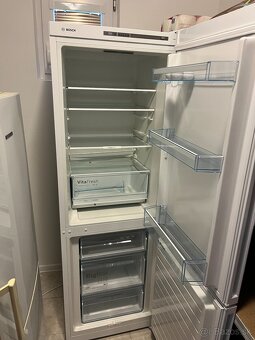 Chladnička s mrazničkou Bosch KGV33VW31E - 2