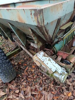 Predám rozmetadlo na umele hnojivá - 2