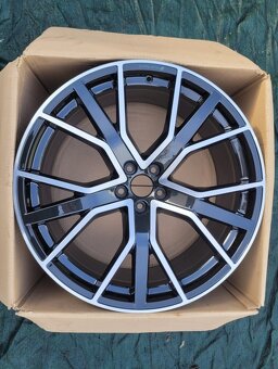 Originální 22 palcové disky Audi Performance pro Q - 2