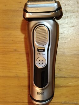 Braun S9 PRO holiaci strojček - 2