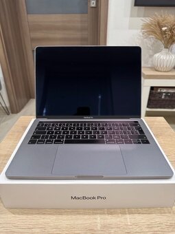 Apple MacBook Pro 13\" 2019, touch bar - 2