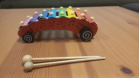 Drevený detský xylofón s kolieskami - 2