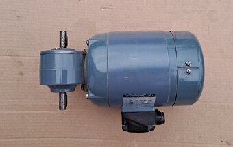 Predám jednosmerný motor s prevodovkou- 240W....180V.....105 - 2