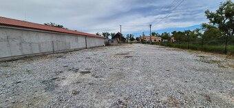 DÁM DO PRENÁJMU SKLADOVÚ - PARKOVACIU PLOCHU - 2