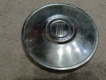 Fiat 127-128 puklice kolies. - 2