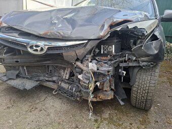 Hyundai I 30 1.6 CRDI /66kw 180 000km - 2