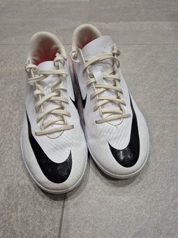 Halové futbalove tenisky Nike č.37,5 - 2