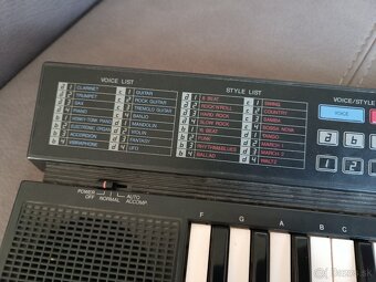 Klavír Yamaha PSS-100 - 2