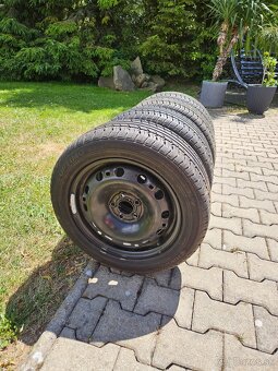 Letné pneumatiky 195/55R15 s diskmi a puklicami - 2